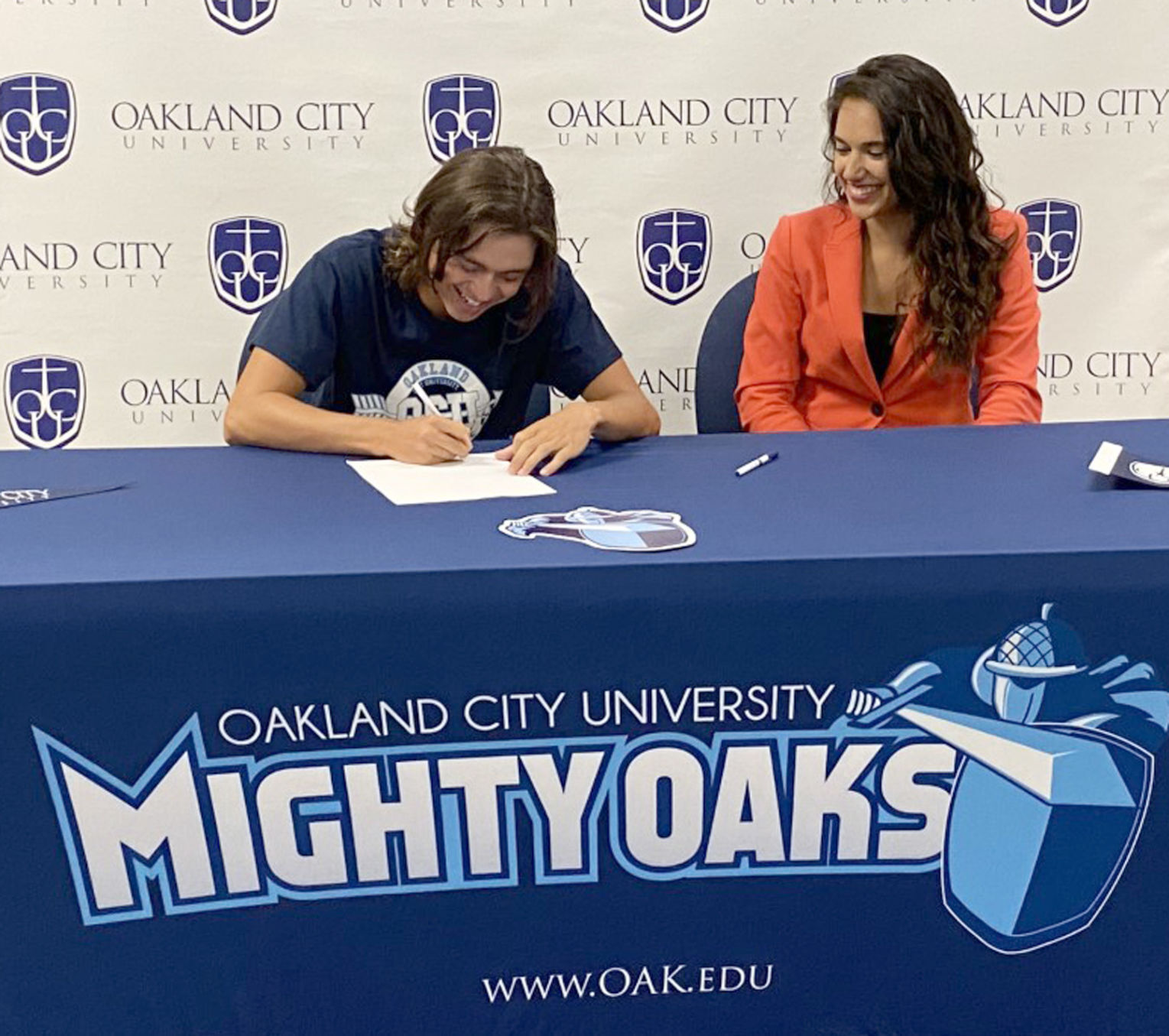 Moore signs with OCU